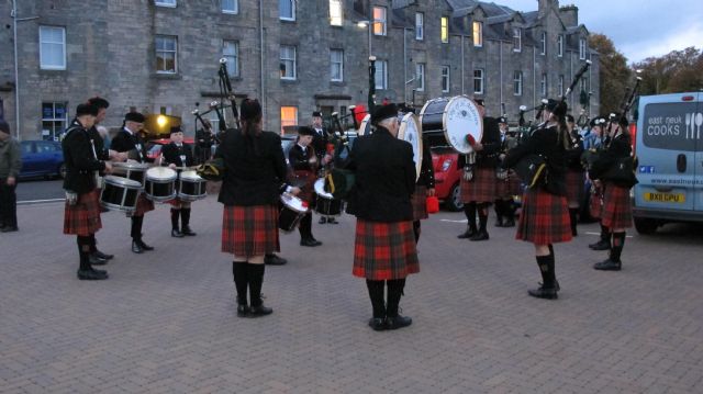 welcomes visitors from Loches to the official dinner